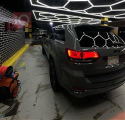 جیپ گراند شیرۆکی